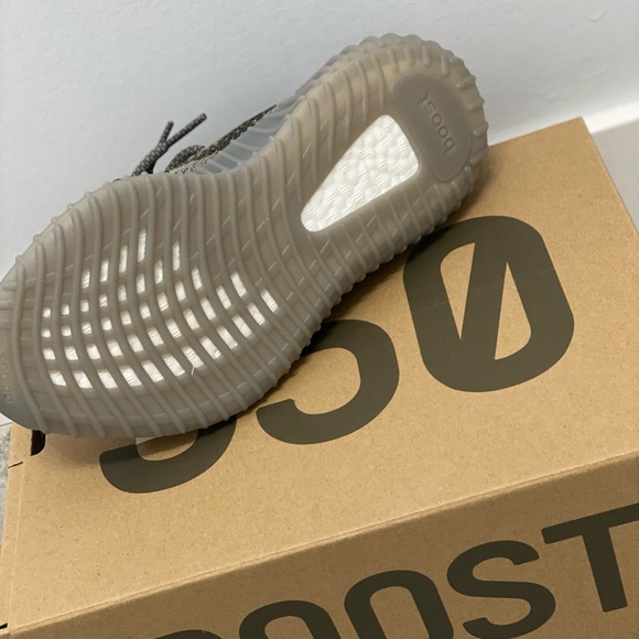 Yeezy 350- Beluga Reflective - Picture 3 of 5